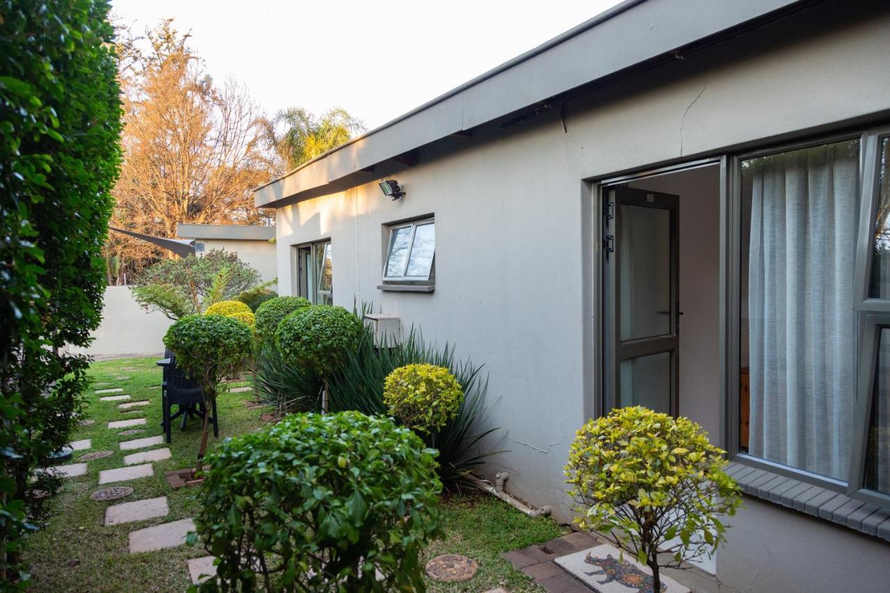 Glen Maine Guest House Pretoria-Noord Esterno foto