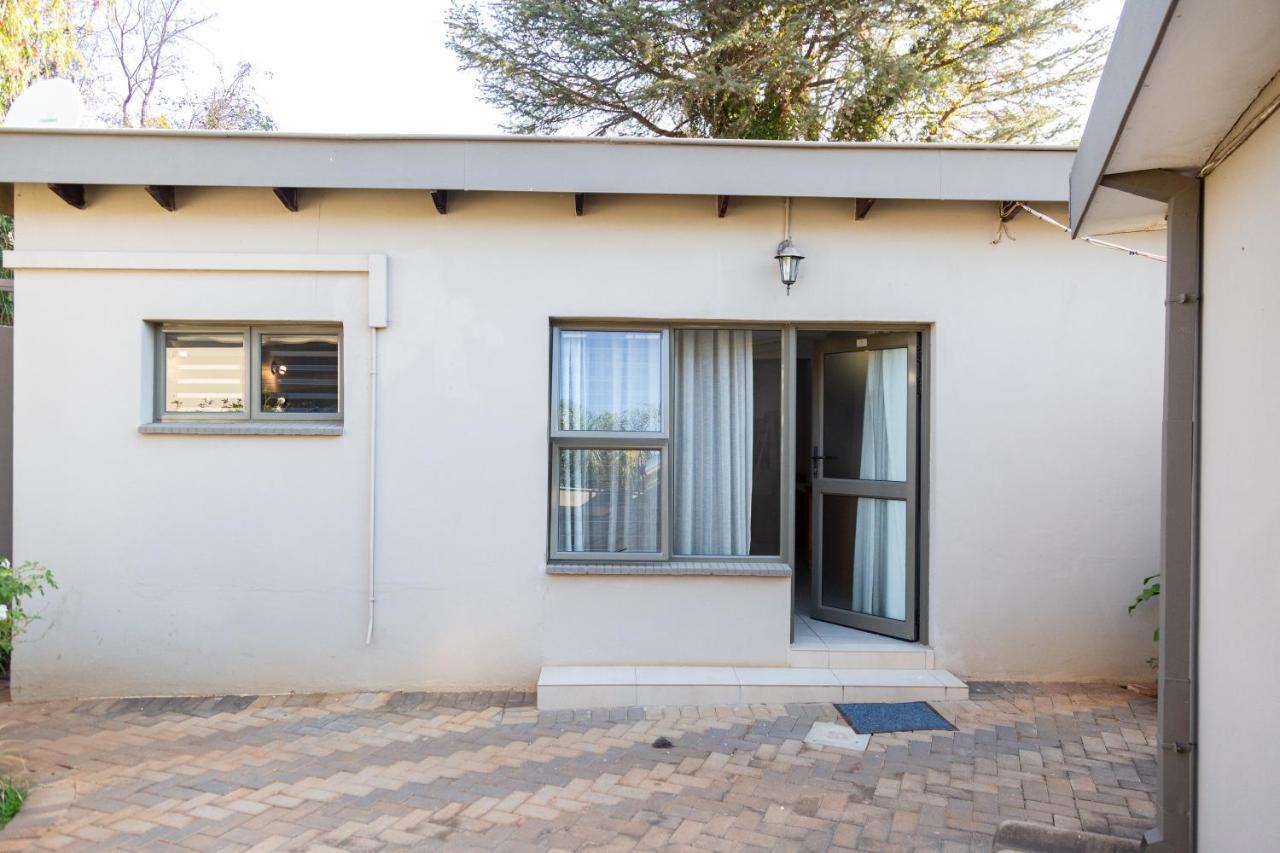 Glen Maine Guest House Pretoria-Noord Esterno foto